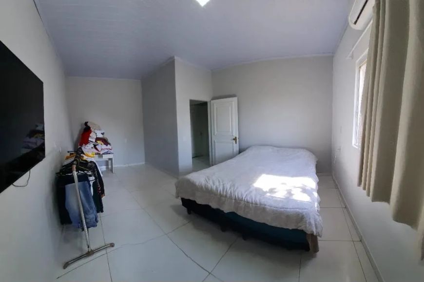 VENDO EXCELENTE CASA ARNIQUEIRAS
