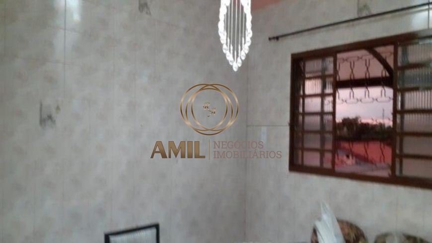 Casa / Jardim Uirá / 03 Dormitórios com 01 suíte / 248M²AC / 250M²T