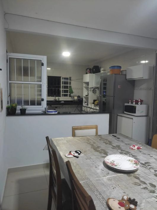Casa Sobrado - Parque dos Ipês - 3 Dormitórios - 300m².