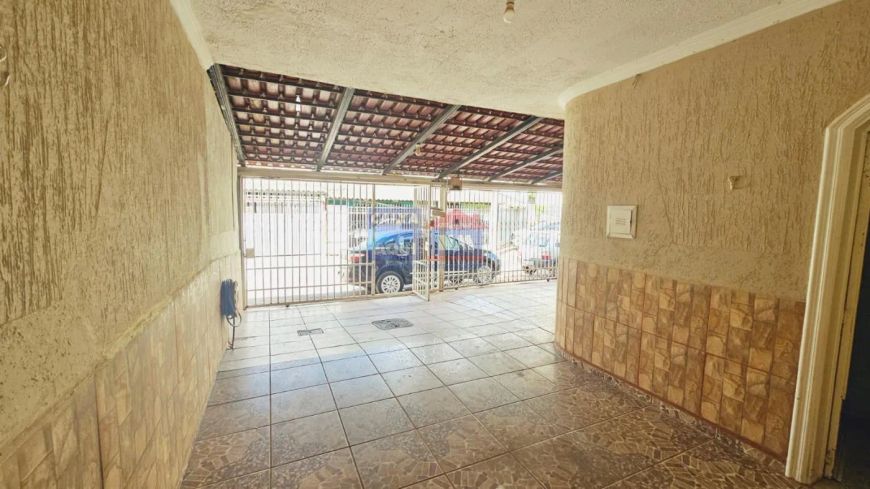 Casa / Sobrado para Venda em Brasília, Samambaia, 4 dormitórios, 1 suíte, 2 banheiros, 2 vagas