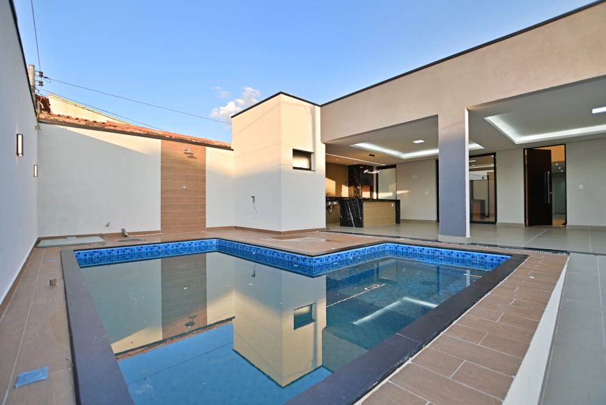Quadra 14 | 3 quartos/2suítes | fino acabamento | casa nova