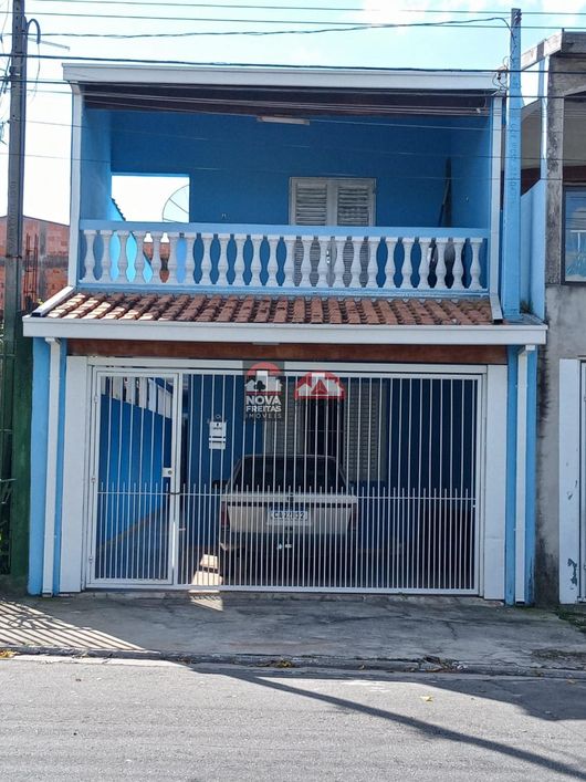 Casa Sobrado Padrão em São José dos Campos