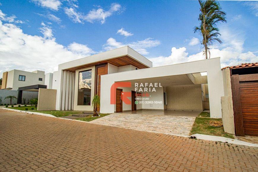 Linda casa 4 quartos ( 1 Suíte e 2 Semi-Suítes), 250 m² - Condomínio alto padrão