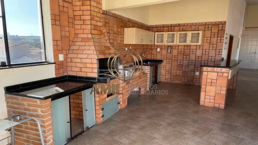 Casa / 05 Dormitórios / Vila Rangel / 325m² / São José dos Campos