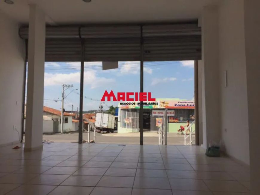 Imóvel para venda possui 380 metros quadrados com 2 quartos
