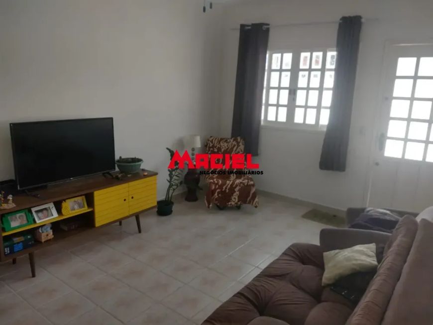 LINDA CASA REFORMADA NO JARDIM DAS INDÚSTRIAS
