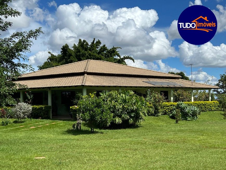 CHÁCARA 21.000M², ÓTIMA CASA COM 3 QUARTOS, SUÍTE, POMAR, ÁRVORES FRUTÍFERAS, COM PISCINA E CHURRASQ