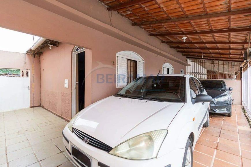 Casa Principal 3 Quartos, Vaga de garagem + Casa Fundos com 1 Quarto à Venda na QE 3 - Guará 1