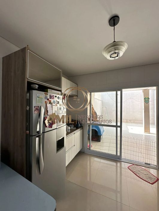 EL Casa Sobrado/ 3 dormitórios/ 1 suíte/ 125m² 2 banheiros/ garagem coberta/ Jardim das Indústrias