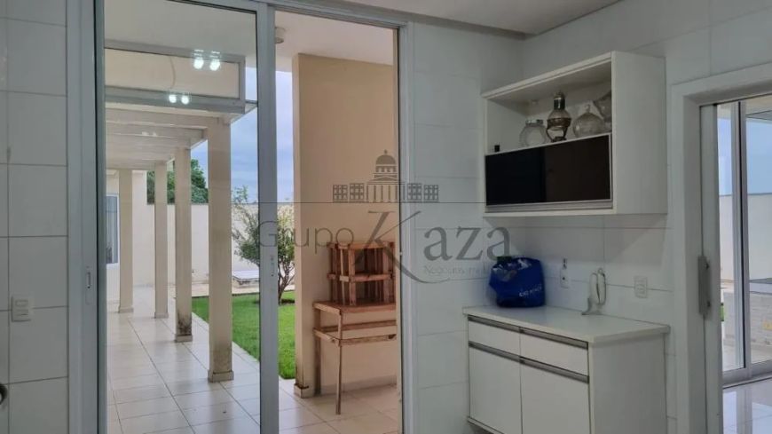 Casa Condomínio - Urbanova - Condomínio Residencial Montserrat - 516m² - 4 Dormitórios - Estuda Perm