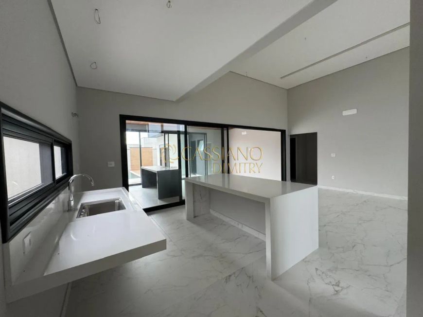 Casa térrea à venda de 243m² | 04 dormitórios, sendo suítes e 04 vagas de garagem | Condomínio Vivan