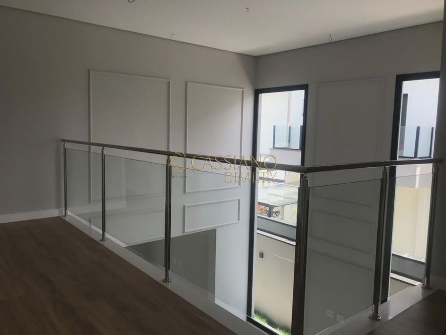 Sobrado à Venda de 354,05m² | 04 dormitórios sendo suítes e 02 vagas de garagem | Condomínio Residen