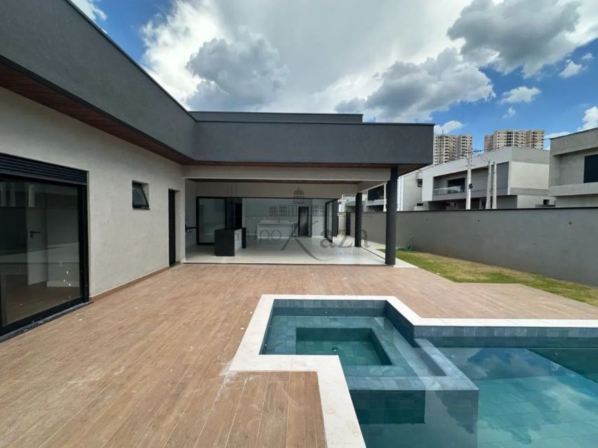 Oportunidade - Casa em Condomínio - Condomínio Vivant Urbanova - 4 Dormitórios - 240m².