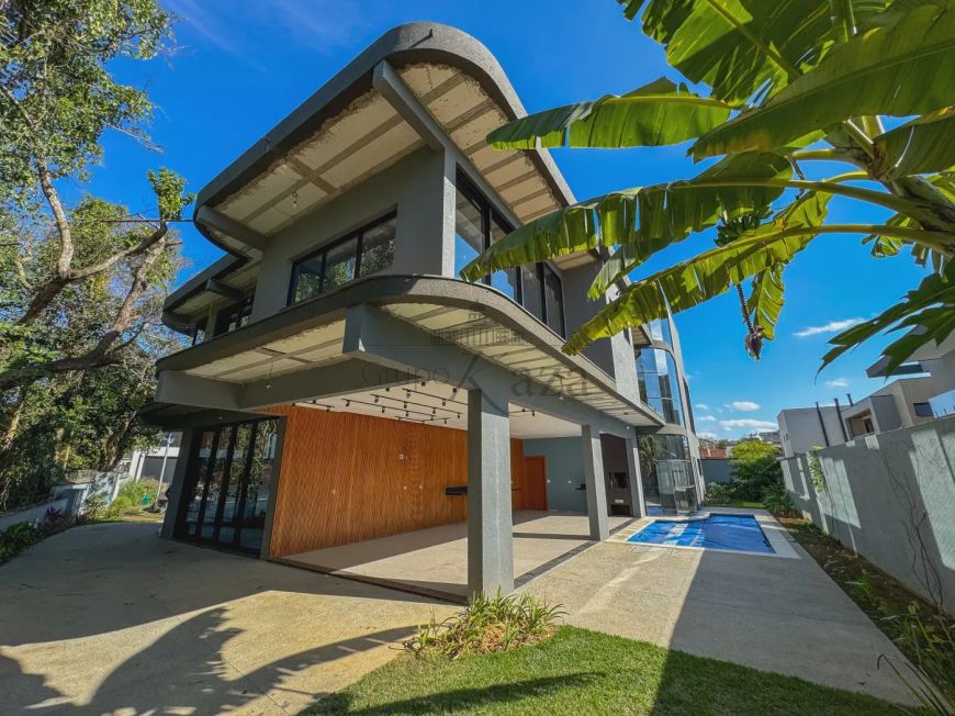 Casa - Condomínio Jardim do Golfe 2 - Jardim do Golf - 4 Dormitórios - 561m².