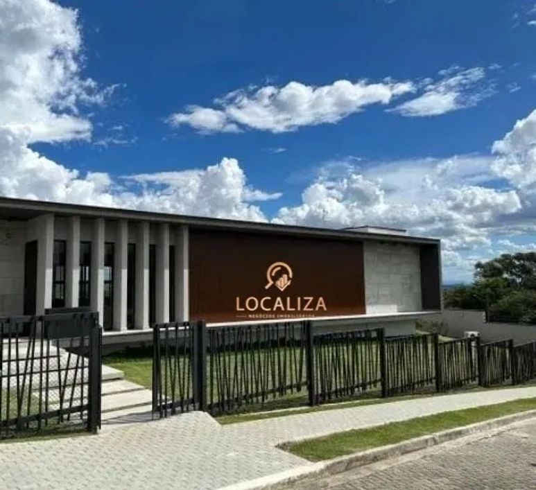 Espetacular casa de 4 quartos e 3 suítes no Condomínio Colinas do Parahyba em São José dos Campos-SP