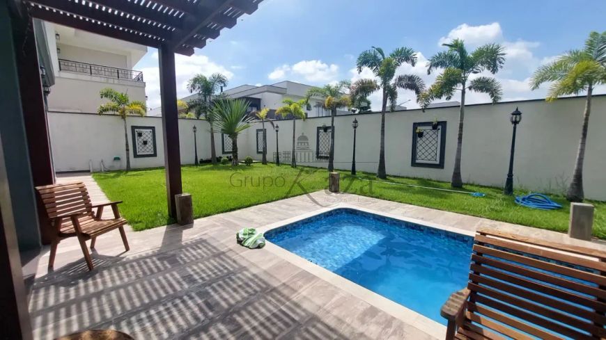 Oportunidade - Casa em Condomínio - Condomínio Jardim do Golfe 3 - Urbanova - 4 Dormitórios - 400m².