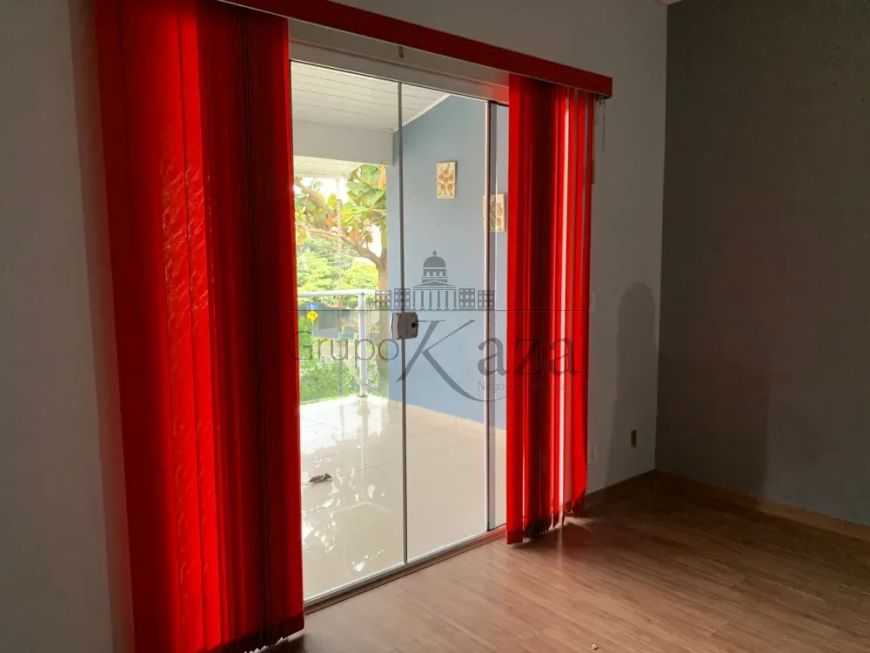 Casa - Conjunto Habitacional da Policia Militar - 3 Dormitórios - 150m².