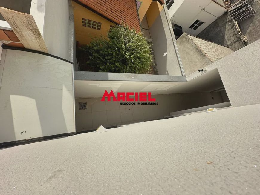 Casa com ponto comercial - Jd. Santa Júlia