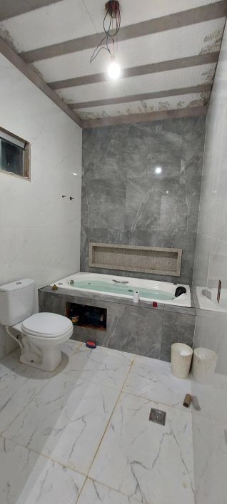 Rua 01 3 qquartos sendo 1 suites toda na laje pe direito duplo condomínio top..
