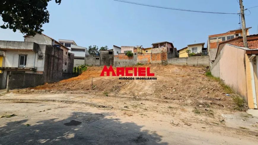 Terreno com ótima topografia (leve aclive) no Parque Interlagos