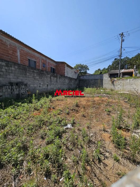 Terreno de Esquina Murado com 206,5m² no Jardim São José - Zoneamento Misto