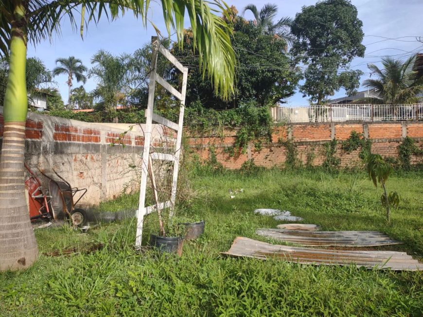 ARNIQUEIRA CONJ 4, CASA 4 QTS, SIMPLES, NO CENTRO DA CIDADELOTE 1.100M2, PODE ÷, SO 750MIL, AC CARRO