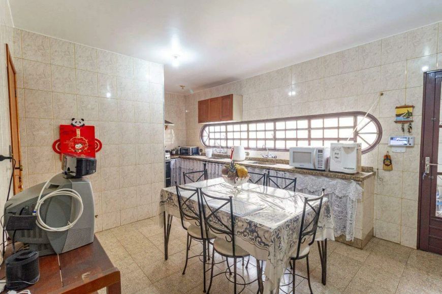 IMPRESSIONANTE SOBRADO NO GUARÁ I – A OPORTUNIDADE DOS SEUS SONHOS!