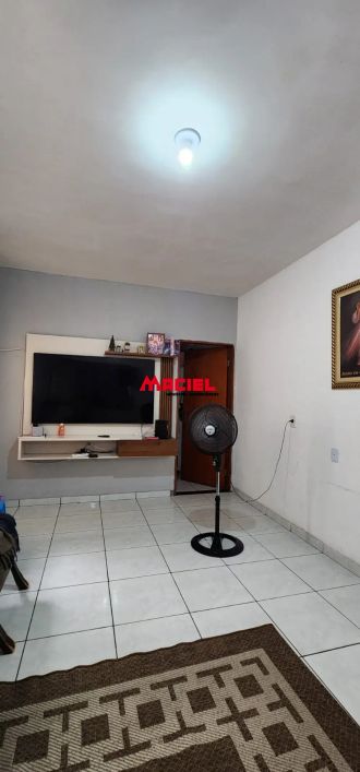 ÓTIMA CASA TÉRREA NO RESIDENCIAL RIGHI, EM EXCELENTE LOCALIZAÇÃO COM TERRENO MAIOR