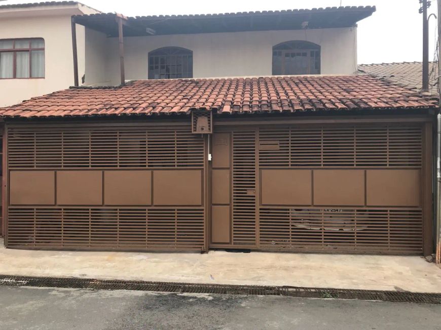 QR 406 - Sobrado com 2 Quartos e amplo salão de festas no 1º andar/Samambaia/DF