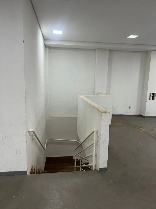 Aluga-se loja, com 280m², parte de cima e subsolo em Ceilândia Sul.