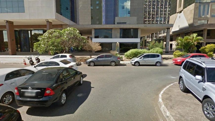 Vendo Prédio comercial com 3.477,30m² de Área Construída, em 4 pavimentos, garagens em Terreno de