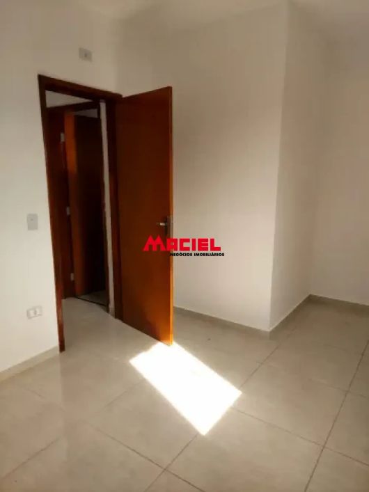 Sobrado novo em condomínio (Chácaras Araújo I) - 2 quartos / 2 vagas