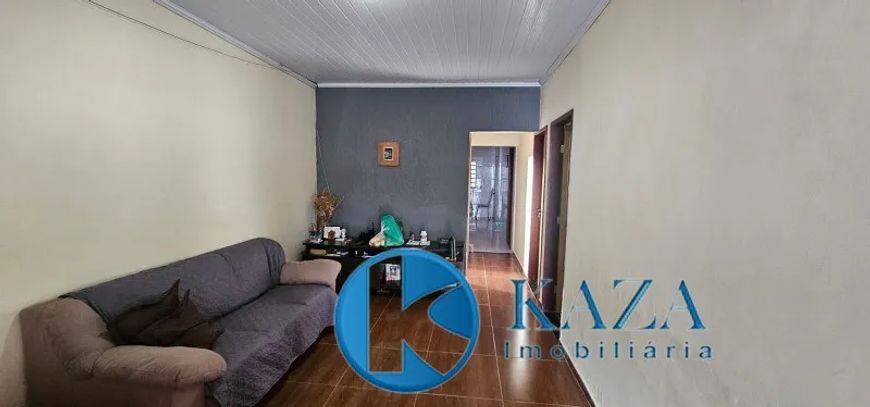 CASA COM TRÊS QUARTOS SENDO UM SUÍTE EM PLANALTINA DF