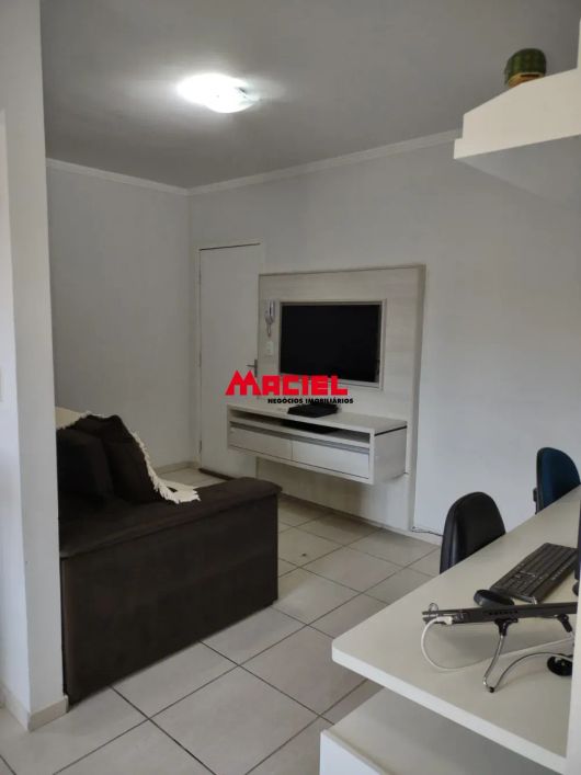 APARTAMENTO COM 2 DORMITÓRIOS UMA VAGA E VARANDA GOUMERT.