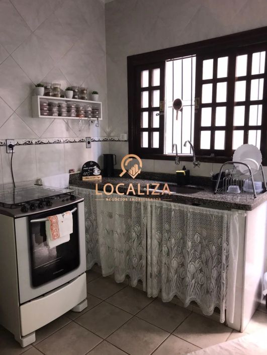 Casa com Edícula / Jardim Portugal / 05 Dormitórios /01 suíte / m² / São José dos Campos