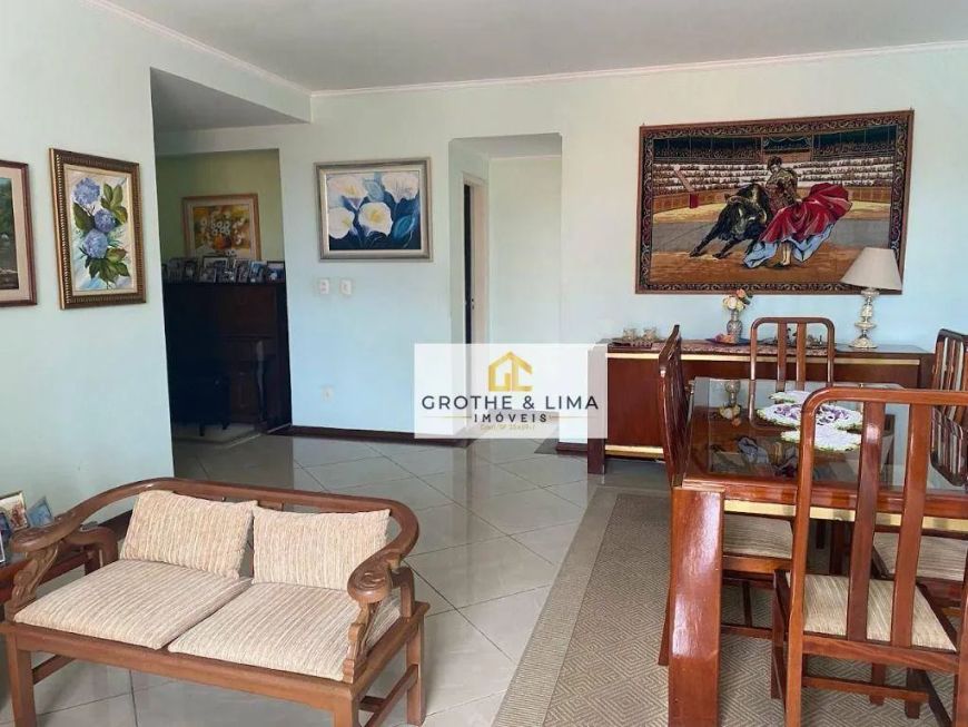 Apartamento no centro com 178m² com 04 dormitorios no Centro