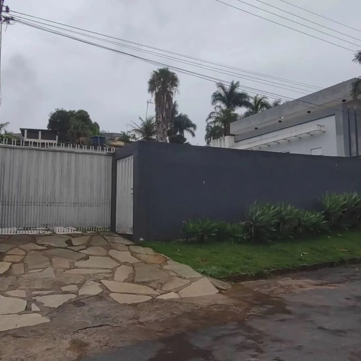 ARNIQUEIRAS CONJ 4, CASA SIMPLES, LOTE 1.100M2, PODE ÷ EM LOTES, NO CENTRO DA CIDADE, SÓ 750MIL