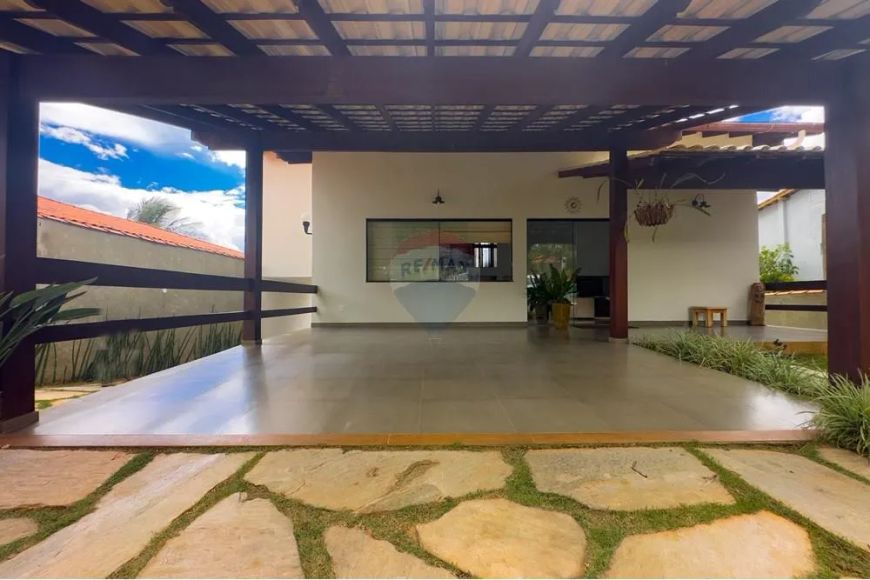 Acolhedora residência no Condomínio Estância Jardim Botânico, com Habite-se.