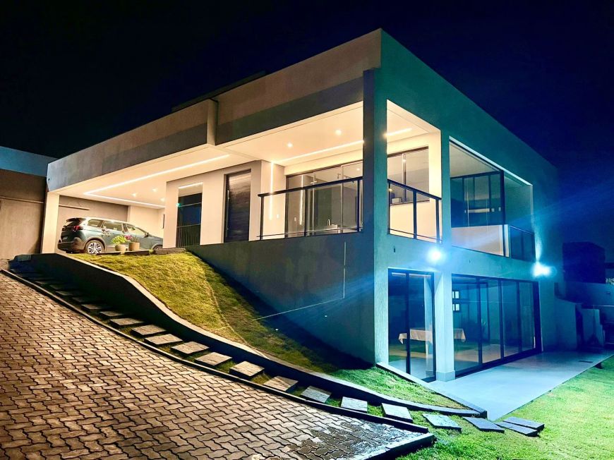 ARNIQUEIRA CONJ 4, MANSÃO 3 SUITES, FINO ACAB, ARM/PLAN, LT 720M2, COND CENTRO DA CIDADE, AC IMOVEL