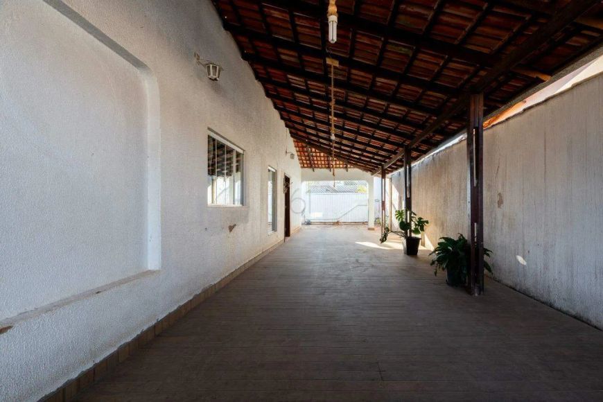CASA EM ARNIQUEIRA DE 200M² COM 4 QUARTOS, SUÍTE MASTER, ÓTIMA LOCALIZAÇÃO