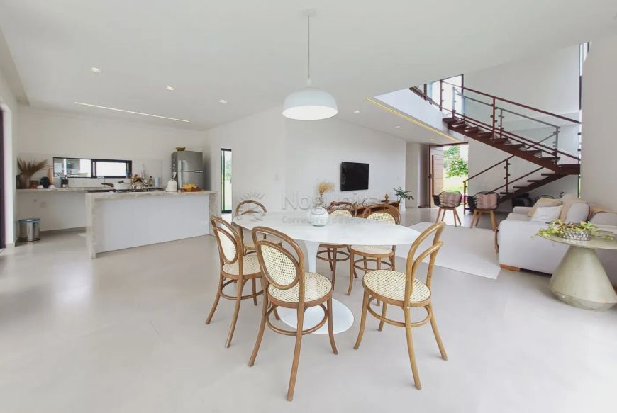 Casa espetacular no Alphaville, com 248m2, 3 quartos (3 suítes), área de lazer completa