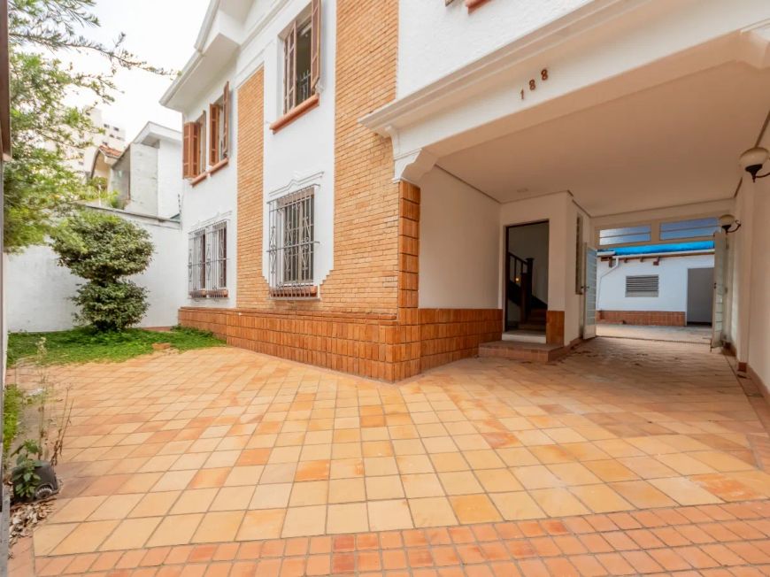 Sobrado para venda com 3 quartos, sendo 1 suíte, 220m²