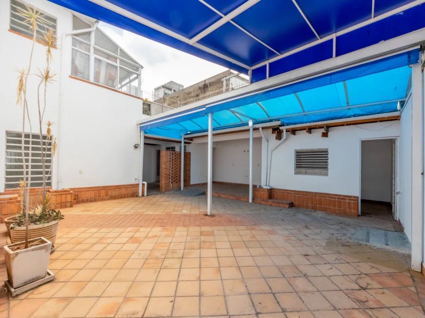 Sobrado para venda com 3 quartos, sendo 1 suíte, 220m²