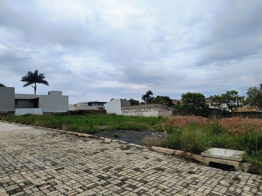 ARNIQUEIRAS CONJ 5, LOTE 340M2, PLANO, COND PRÓXIMO PARK WAY, SÓ 260MIL, AC CARRO