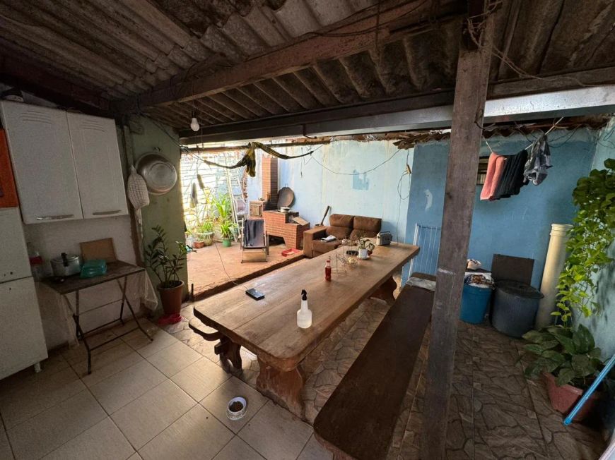 Vendo Casa 4 Quartos com loja em Avenida comercial.