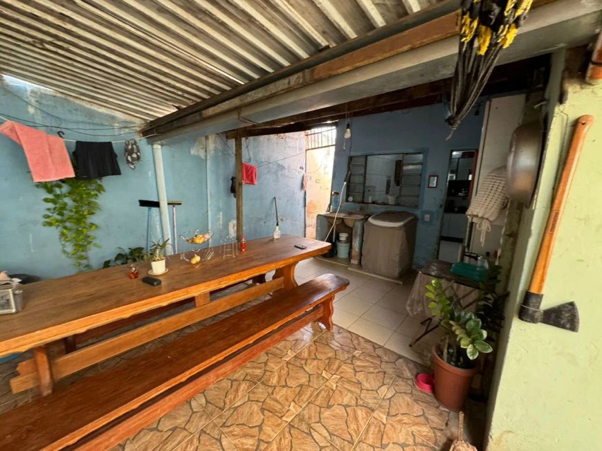Vendo Casa 4 Quartos com loja em Avenida comercial.