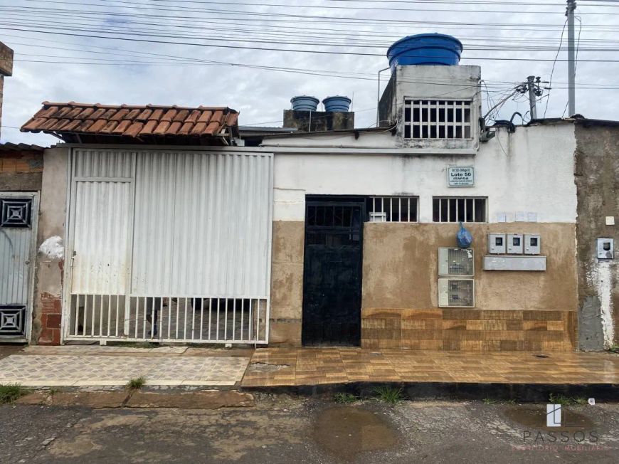 Imóvel com 3 unidades de 2 quartos, laje e renda de R$ 2.250,00