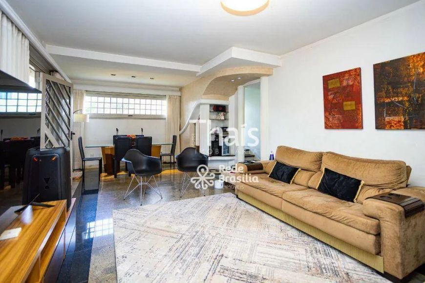 QE 15 | Casa nascente de esquina com 3 quartos - sendo 2 suítes - 3 vagas - aceita financiamento - G