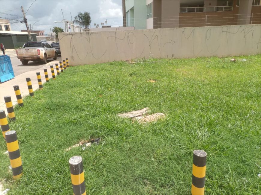 Lote comercial de esquina na Qd.406 do Recanto das Emas - Brasília - DF