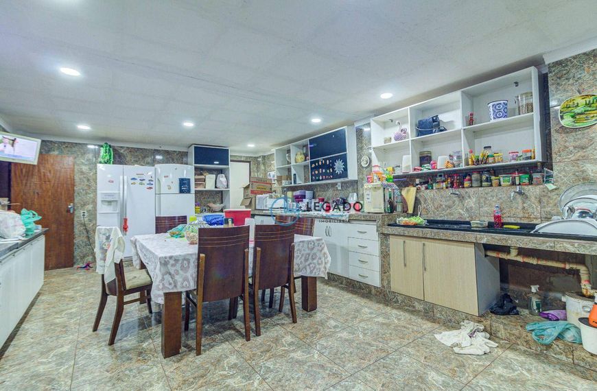 PRÉDIO COM 03 PAVIMENTOS ACEITA PERMUTA OU CARRO